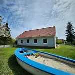 Ostsee Usedom Familie Stopp Haus 26 - Eingezaeunt * Lutow